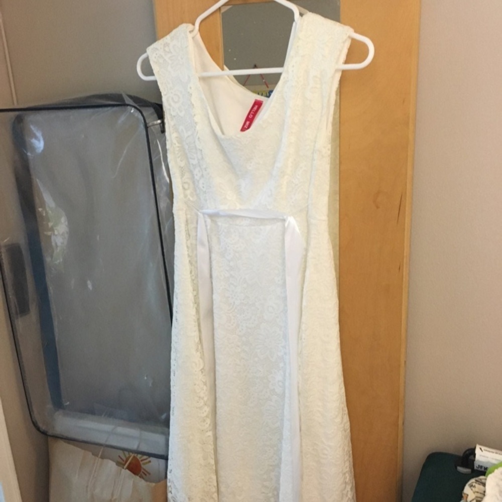 Maternity lace dress size small